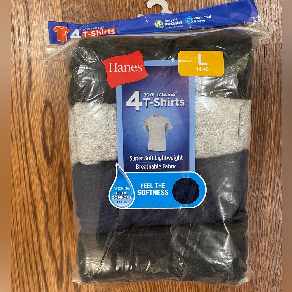 Brand New Hanes Boys Tagless Tshirts size large